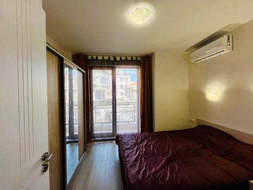Postel nebo postele na pokoji v ubytování Family Apartments Pomorie 2