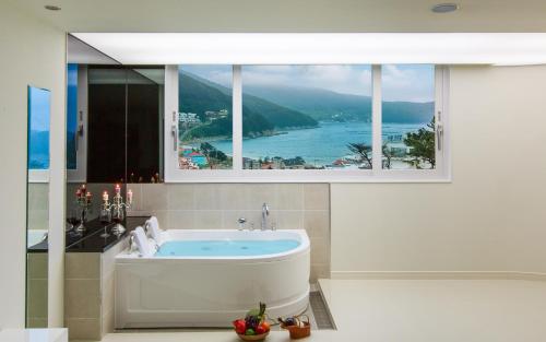 Doya Hotel Geoje tesisinde bir banyo