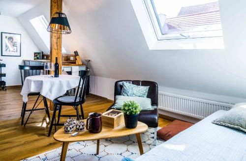 Atpūtas zona naktsmītnē Besighomes Apartment Loft