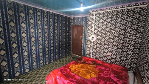 a room with a bed with a red blanket at Gulmarg Hut in Gulmarg