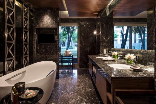 a bathroom with a tub and a sink at Grand Hyatt Mumbai Hotel and Residences in Mumbai