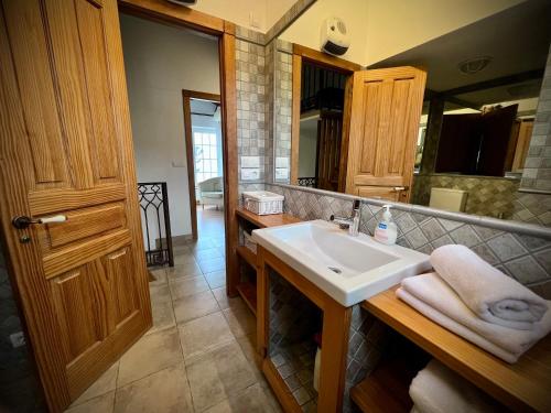 a bathroom with a sink and a large mirror at Casas 1ª línea ría de Vigo in Vigo