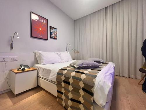 Postel nebo postele na pokoji v ubytování Dizengoff 208 Hotel Tel Aviv
