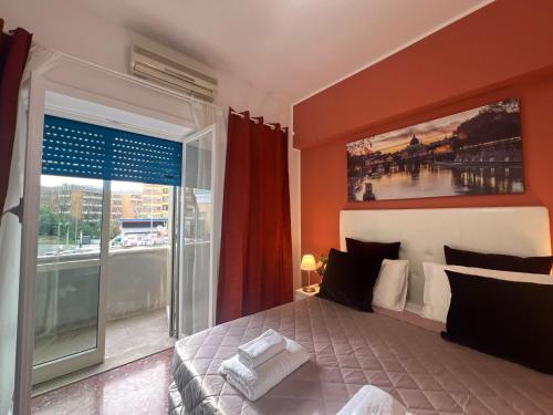 Postel nebo postele na pokoji v ubytování affittacamere appia nuova 639