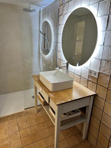 a bathroom with a sink and a mirror at Brava Apartaments casa centro Begur in Begur