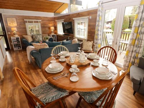 a dining room with a wooden table and chairs at The Bird House in Newcastle Emlyn