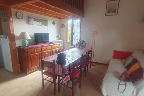 Billede fra billedgalleriet på Chalet dans un parc résidentiel de loisir - 0102 i Soulac-sur-Mer