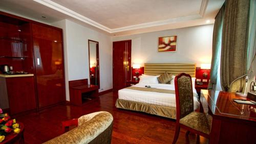 Säng eller sängar i ett rum på ZEMARIAS INTERNATIONAL HOTEL