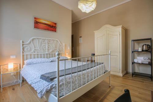 a bedroom with a white bed in a room at il Cantuccio in Lucca