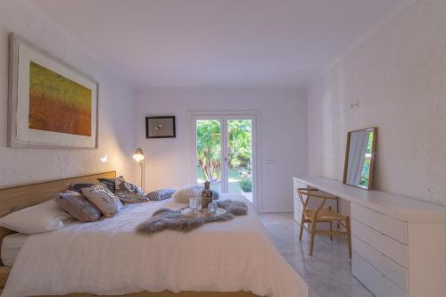 En eller flere senge i et værelse på Playa de muro -2193-85 Mallorca