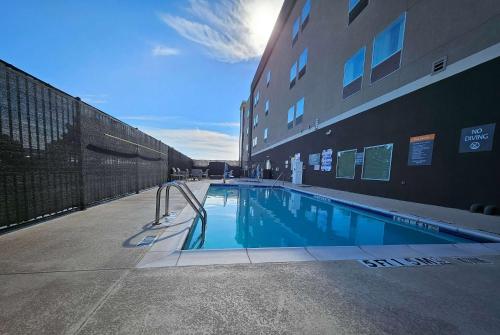 a swimming pool in front of a building at La Quinta Inn & Suites by Wyndham - Red Oak TX IH-35E in Red Oak