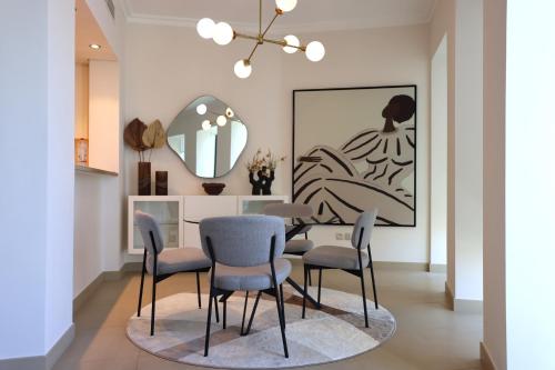 Elegant 1BR Oasis Burj Vista Steps to Burj Khalifa - 11AB08