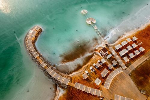 an overhead view of a beach with the ocean at Vert Dead Sea by AFI Hotels in Ein Bokek