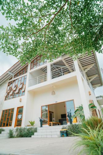 Budova, kde se chata nachází