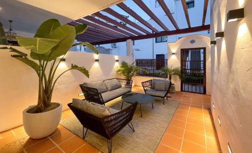 Maestranza Exclusive Townhouse close to Puerto Banus with BBQ Pool