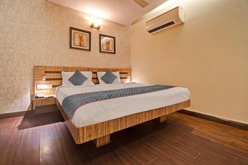 a bedroom with a large bed in a room at Collection O Hotel My Stay Inn II in Jaipur