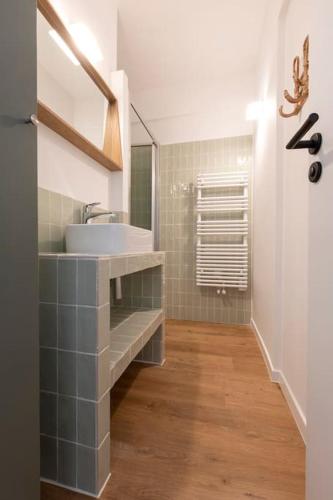 1BR design balcony Nice center Tram & 10mins Mer
