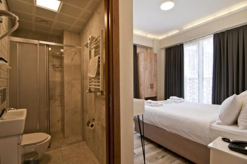 a bathroom with a bed and a shower and a toilet at SULTAN SÜLEYMAN APART HOTEL in Istanbul