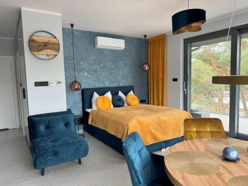 Ένα ή περισσότερα κρεβάτια σε δωμάτιο στο Apartament Błękitny Horyzont-Sea View Hevenia