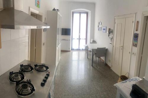 a kitchen with a stove top oven in a room at La casa di Raffa in Bonassola