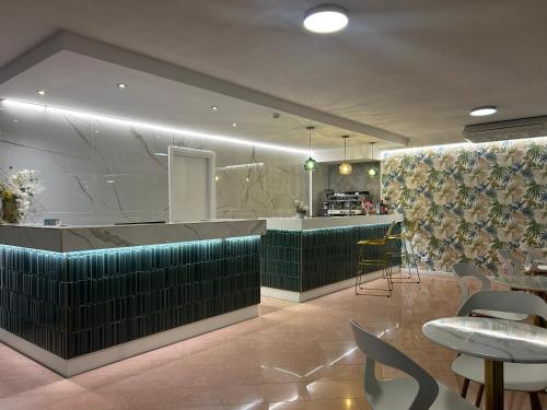 a restaurant with a green counter and a bar at Hotel Concorde in Bellaria-Igea Marina