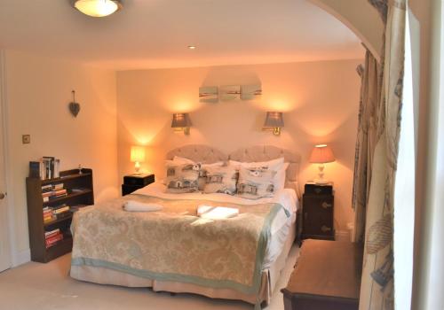 a bedroom with a large bed and two lamps at Georgian 2 bedroom Apartment, Near Chichester with free Parking in Chichester