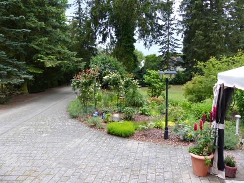 a garden with flowers and plants on a path at Ferienhaus Rose & Lavendel in Zühlsdorf