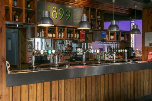 Best Western The Grand Hotel Hartlepoolにあるラウンジまたはバー