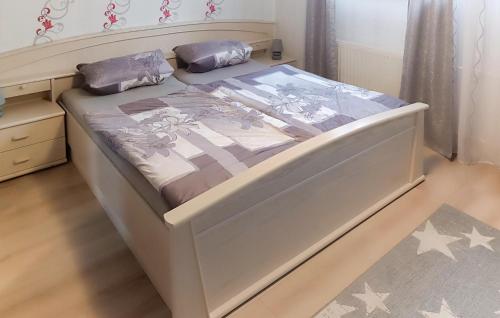 Llit o llits en una habitació de Cozy Apartment In Ahlbeck Bei Ueckermnd With Wifi