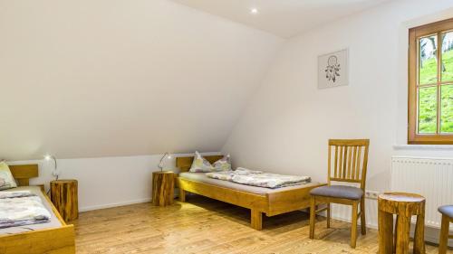 Una cama o camas en una habitación de Schlegelhansenhof