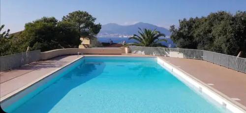 a large blue swimming pool in a house at Azura Prugna - Maison avec piscine partagée in Grosseto-Prugna
