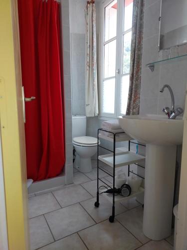 Bilik mandi di La Fontaine - Chambres d'Hôtes