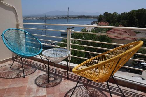 En balkong eller terrasse på AB Preveza Seaside Attic Sofita -15 Meters Over the Sea