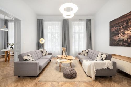 Prague Days - Spacious Apartment with Balcony near Wenceslas Square