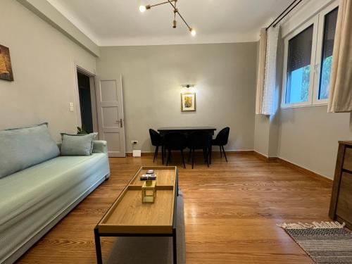 Aiolos kolonaki suite 8 near Hilton