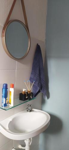 a bathroom with a sink and a mirror at Suíte completa em condomínio fechado in Petrolina