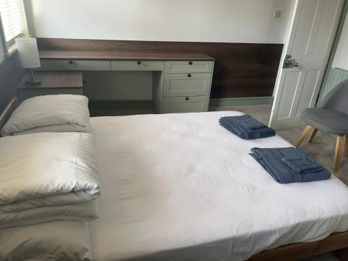 a bedroom with a bed with two towels on it at Victoria Cam in Cambridge