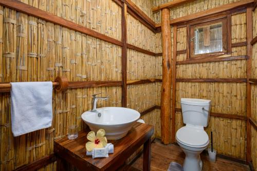 Ένα μπάνιο στο Ocean Pearl Beach Lodge