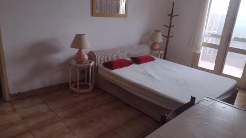Casa Espaçosa no Guarujá - Praia de Pernambuco tesisinde bir odada yatak veya yataklar