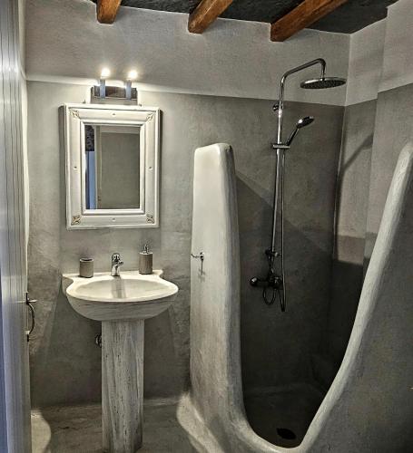 a bathroom with a sink and a shower at Tinoshomelidays Residences in Venardatos