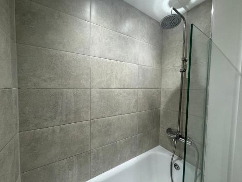 a bathroom with a shower and a bath tub at Streatham House - 2 Bedroom - Sleeps 6 - Free WiFi in Streatham Vale