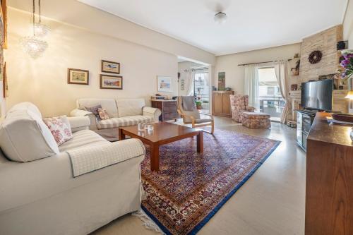 Family Apt in Glyfada-Kyprou, by Comfortbnb