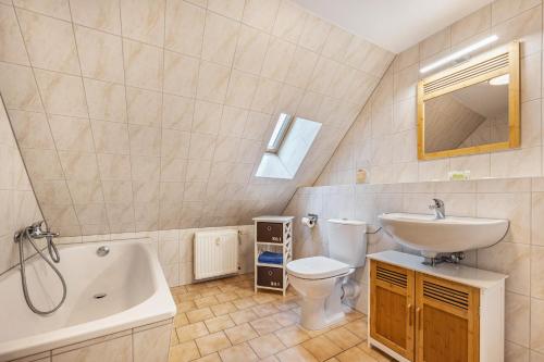 a bathroom with a sink and a toilet and a bath tub at Storchenhorst 6 in Buchholz