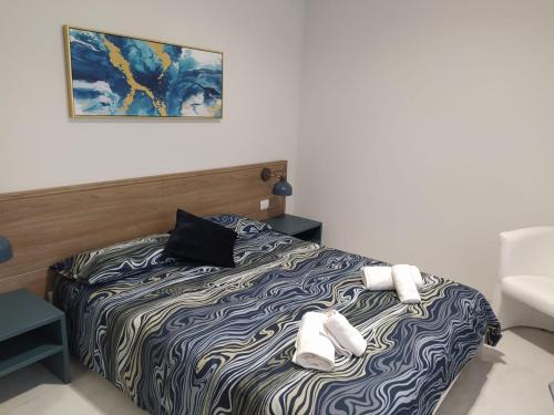Posteľ alebo postele v izbe v ubytovaní Taormina Lukos House in center with pool by Taormina Holidays