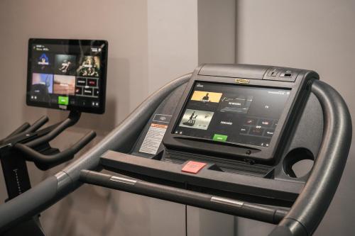 a cell phone on a treadmill in a gym at Twentyone Hotel in Rome