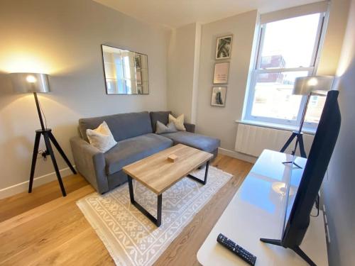 Zona de estar de Brand New Central Apartment Southampton with Parking & SuperKing Bed - Sleeps up to 4