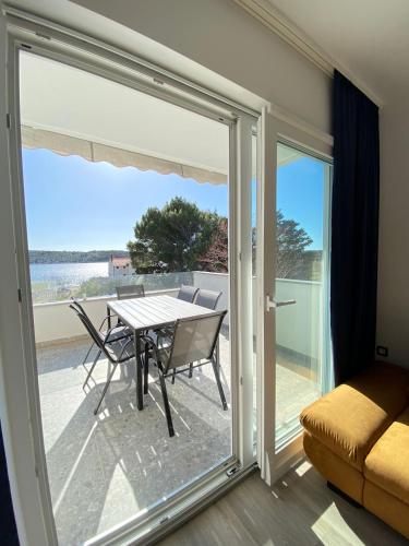 Apartments Puntica 4 person Rab