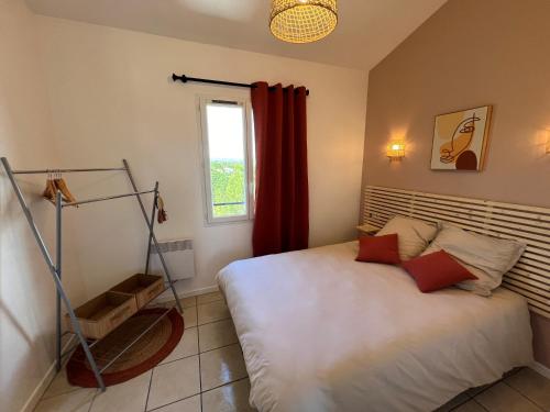 a bedroom with a white bed and a window at Maison cosy 4-6 personnes - Village Pierre & Vacances in Grospierres