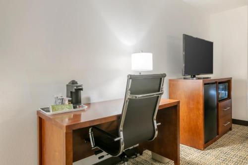a desk with a chair and a television in a room at Surf and Sand Fernandina Beach at Amelia Island, an Ascend Collection Hotel in Fernandina Beach