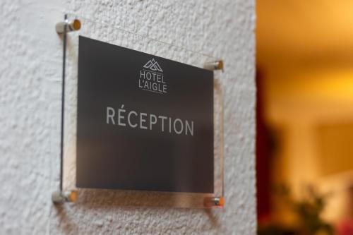 a sign on the wall of a hotel lodge reception at Hotel l'Aigle in Valmeinier